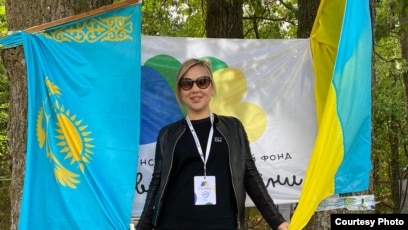 Күйеуінің көзінше əйелді əдемі сиқырлайды