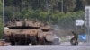 Izraelski tenkovi u blizini granice s Gazom u južnom Izraelu 10. oktobar 2023. Bijela kuća kaže da ima vojne resurse da podrži Izrael u ratu protiv Hamasa kao i Ukrajinu.