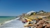 Покинуте море. Російські туристи оминають кримське узбережжя