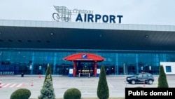 Multe din disputele diplomatice moldo-ruse încep la „poarta aeriană” a R. Moldova. 
