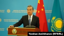Kineski ministar vanjskih poslova Vang Ji u Astani 20. maja 2024.