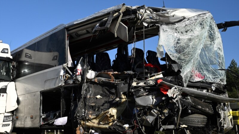 U Njemačkoj u sudaru autobusa i kamiona povrijeđene 52 osobe