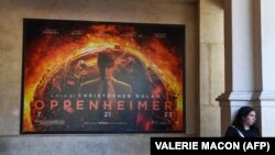 Një pankartë e vendosur në Kaliforni për filmin "Oppenheimer". Fotografi ilustruese. 