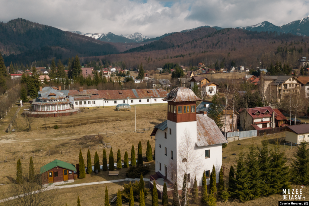 Savantul Francisc Rainer (1874-1944), creatorul școlii românești de antropologie, obișnuia să vină și să-și petreacă timpul în casa sa de vacanță de la Cheia, la poalele masivului Ciucaș. Din 2007 casa a devenit muzeu.&nbsp; Aici poate fi explorat turul virtual 3D al&nbsp;Muzeului de antropologie &bdquo;Francisc Rainer&rdquo; din județul Prahova.