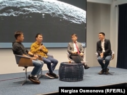 Спикеры круглого стола «Разработка ИИ на кыргызском языке», слева направо: Адиль Аденов, Мурат Жумашев, Азамат Буржуев и Мирбек Окенов.