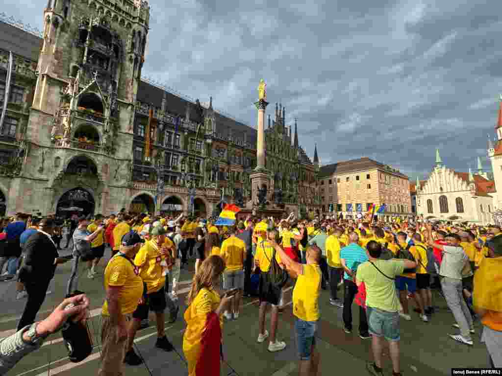 După terminarea meciului, suporterii români din Germania au sărbătorit victoria din 17 iunie și în Marienplaz, piața centrală din Munchen.