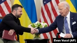 Biden Apologizes To Zelenskiy As Ukrainian President Tours France Seeking Military Aid