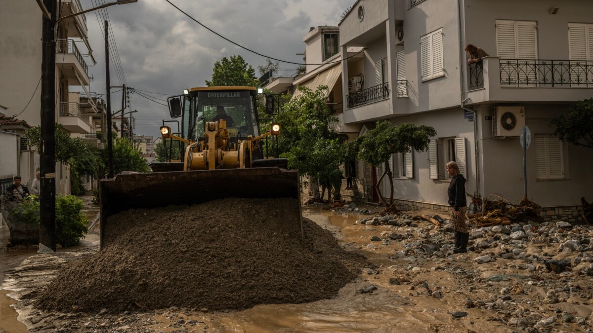 Проливни дъждове връхлетяха Гърция и предизвикаха наводнения в четвъртък в
