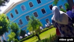 Скрин с видео побега студентов ТГМУ во время "облавы"