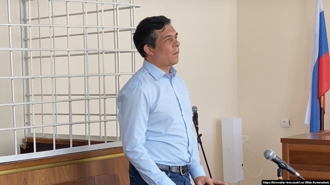 Ukrainian defense lawyer Emil Kurbedinov (right) met with Iryna Horobtsova for the first time in court more than two years after she was arrested. (file photo)