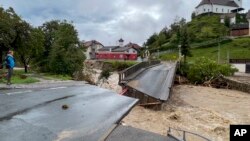 Ілюстраційне фото. Зруйнований міст у селищі Стаховиця, Словенія, 4 серпня 2023 року