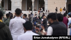 Бишкектеги мечиттердин биринде Айт намазын окуп жаткандар. 10-апрель, 2024-жыл.
