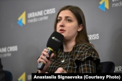 Брифінг в Українському кризовому медіа центрі, де Анастасія Сігнаєвська виступила у ролі міжнародної експертки, висвітлюючи чеський контекст
