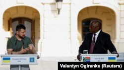 Presidenti ukrainas Volodymyr Zelensky dhe presidenti i Afrikës së Jugut, Cyril Ramaphosa, Kiev, 16 qershor 2023.
