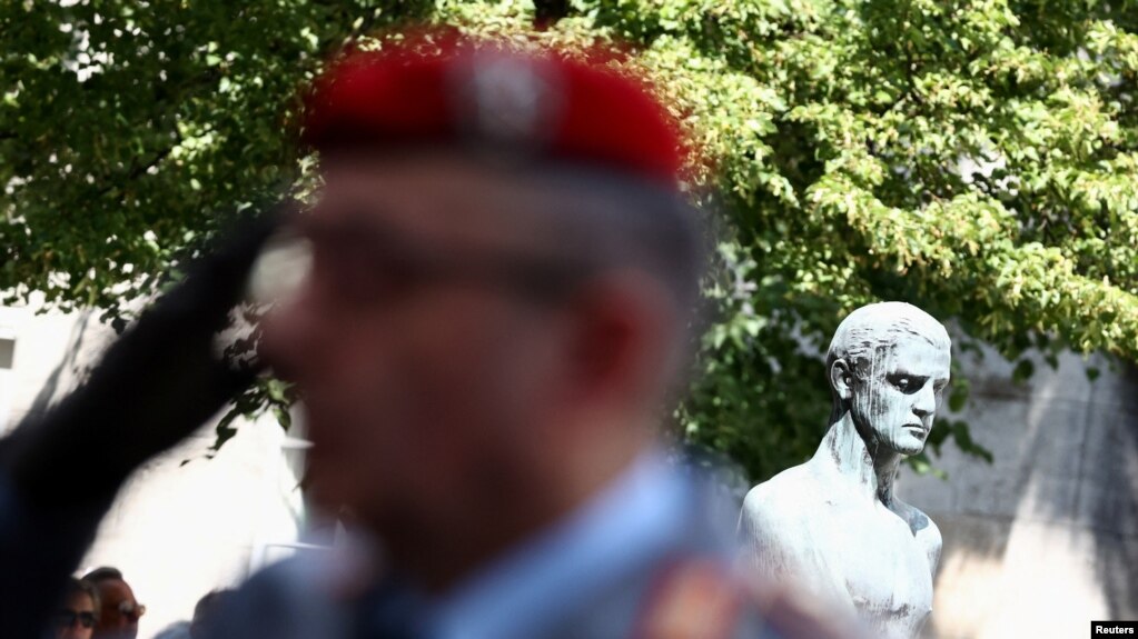 Njemački ministar odbrane Carsten Breuer prisustvuje ceremonij povodom 80. godišnjice pokušaja atentata i pokušaja državnog udara protiv nacističke diktature 20. jula 1944. Berlinu, Njemačka, 20. jul 2024.