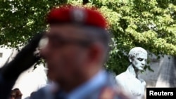 Njemački ministar odbrane Carsten Breuer prisustvuje ceremonij povodom 80. godišnjice pokušaja atentata i pokušaja državnog udara protiv nacističke diktature 20. jula 1944. Berlinu, Njemačka, 20. jul 2024.