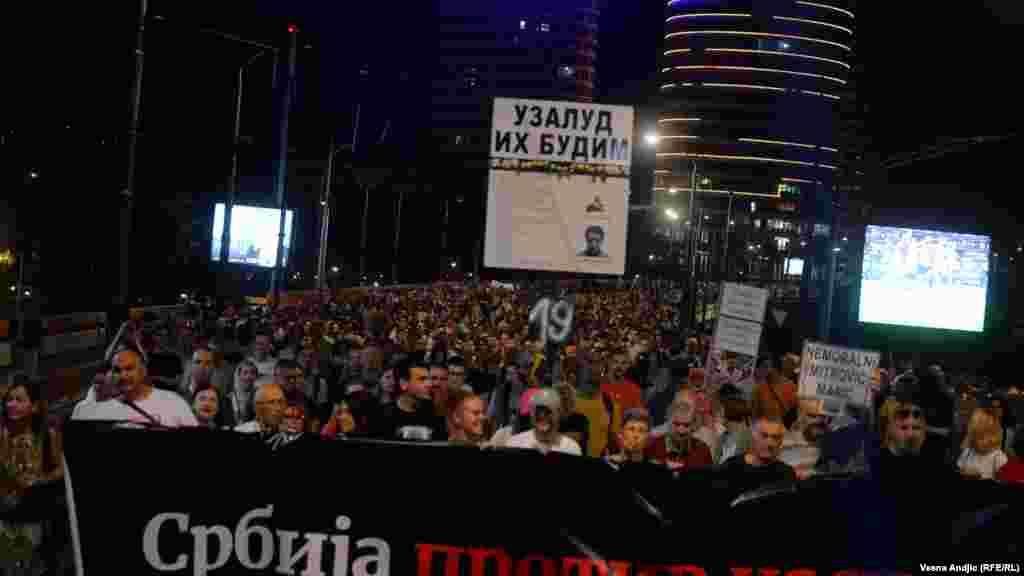 Opozicija od vlasti traži da raspišu vanredne parlamentarne i beogradske izbore ili da ispune zahteve protesta. Predsednik Srbije Aleksandar Vučić izjavio je 8. septembra da će odluku o eventualnom raspisivanju vanrednih izbora na zahtev opozicije doneti u drugoj polovini septembra.