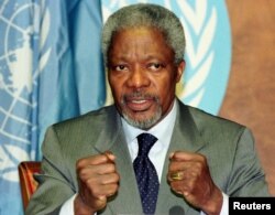 Glavni tajnik UN-a Kofi Annan tokom konferencije za novinare u Ženevi 26. januara 1999.