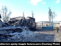 Наслідки постійних обстрілів Луганського аеропорту російськими військами, 2014 рік