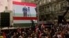 Tízezrek voltak kíváncsiak a NER-ből kivált Magyar Péter zászlóbontására március 15-én az Andrássy úton
