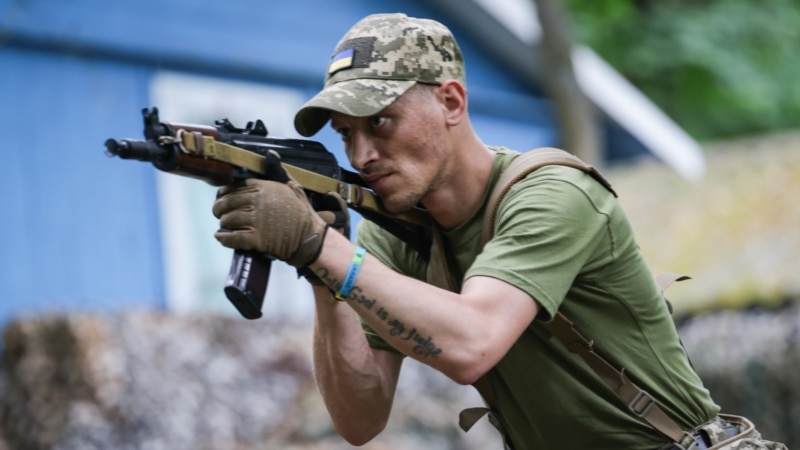 De la deținuți la infanterie: Condamnații ucraineni răspund chemării Kievului la arme