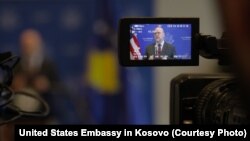 Ambasadori amerikan në Kosovë, Jeffrey Hovenier.