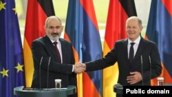 Germany - German Chancellor Olaf Scholz and Armenian Prime Minister Nikol Pashinian shake hands during a news conference in Berlin, Mar 2, 2023.