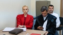 Deputata Marina Tauber și avocații săi la una dintre ședințele de judecată în dosarul finanțării ilegale a Partidului Șor.