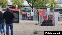 Budva je jedini od 18 evropskih gradova koji nije dozvolio izložbu antiratnih i opozicionih aktivista "Lica ruskog otpora", kažu organizatori (fotografija sa izložbe u Berlinu, Njemačka, 9. oktobra 2023.)