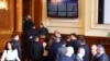 Депутатите напускат парламентарната зала след около едноминутното си заседание в четвъртък.