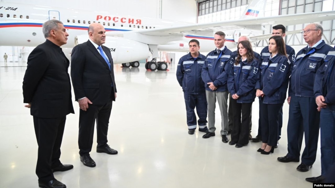 Рөстәм Миңнеханов һәм Михаил Мишустин Казан авиация заводында, 22 июнь, 2023 ел