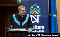 Laureatul Premiului Nobel pentru Literatură în 2006, Orhan Pamuk, a primit la Universitatea de Vest din Timișoara titlul de Doctor Honoris Causa