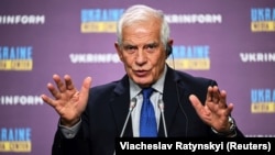Україна та ще вісім країн підтримали рішення Ради Європейського союзу про продовження на пів року персональних санкцій проти Росії, каже Жозеп Боррель