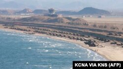 Оприлюднене в 2016 році владою КНДР фото артилерійських навчань, дата невідома