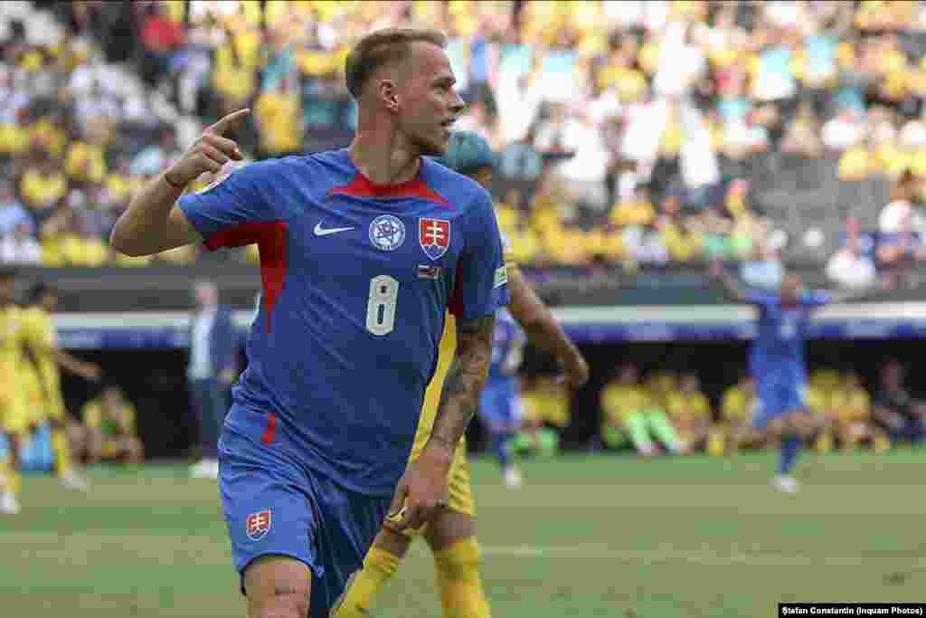 Jucătorul slovac Ondrej Duda a marcat primul gol al meciului, în minutul 24 al partidei. La acest scor, România era pe ultimul loc și nu mai avea nicio speranță la calificare.