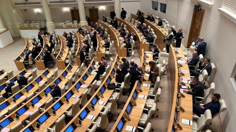 ოპოზიცია რიგგარეშე სესიას და სასამართლო სისტემაში კანონდარღვევებზე საგამოძიებო კომისიის შექმნას ითხოვს
