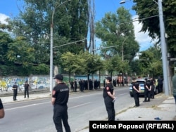 Polițiști și carabinierii au început asigura zona desfășurării marșului Pride cu câteva ore înaintea începerii manifestației.