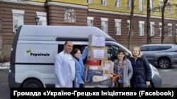 Українська громада в Греції допомагає біженцям і українській армії