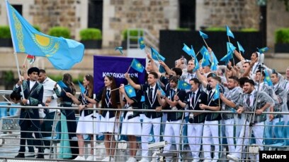 Мен Оляның клиторын жаладым