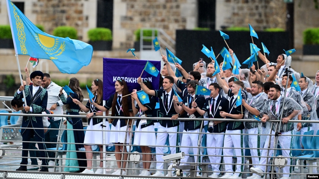 Рокко Комен бірге анальды порно