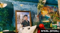Също ката баща си, Александър Тутринов е призован в армията още когато е на 18 години