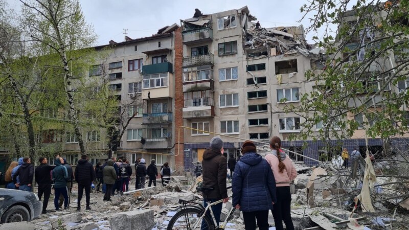 В Славянске из-под завалов извлекли тело погибшей женщины