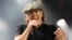 Брайън Джонсън по време на концерт ба AC/DC в Масачузетс. 2015 г.