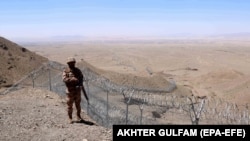 سرباز پاکستانی در امتداد خط دیورند 