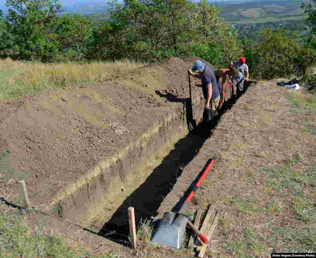 Though not as spectacular as the excavation of ancient dwellings or tombs, the archaeological discoveries from Merez Hill date back to prehistory, helping to form an image of the evolution of the respective communities as well as of the fauna specific to the area.