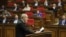 Премьер-министр Армении Никол Пашинян выступает с трибуны парламента