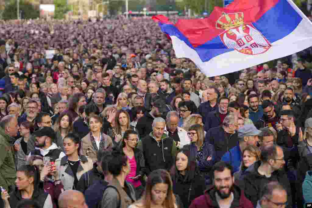 - na fotografiji: sa protesta u Beogradu, 8. maj. Zahtevi su hitno zaustavljanje promovisanja nasilja u medijima i javnom prostoru.