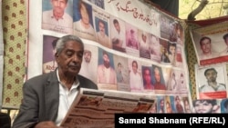 عبدالقدیر بلوچ په ۲۰۲۳ کال کې کوټه کې د لادرکه کسانو د موندلو لپاره په جوړ کمپ کې