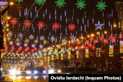 Consumul de iluminat public s-a redus în ianuarie, dar de sărbătorile din decembrie majoritatea municipiilor nu au făcut rabat de la investiții, uneori spectaculoase, în iluminatul festiv.