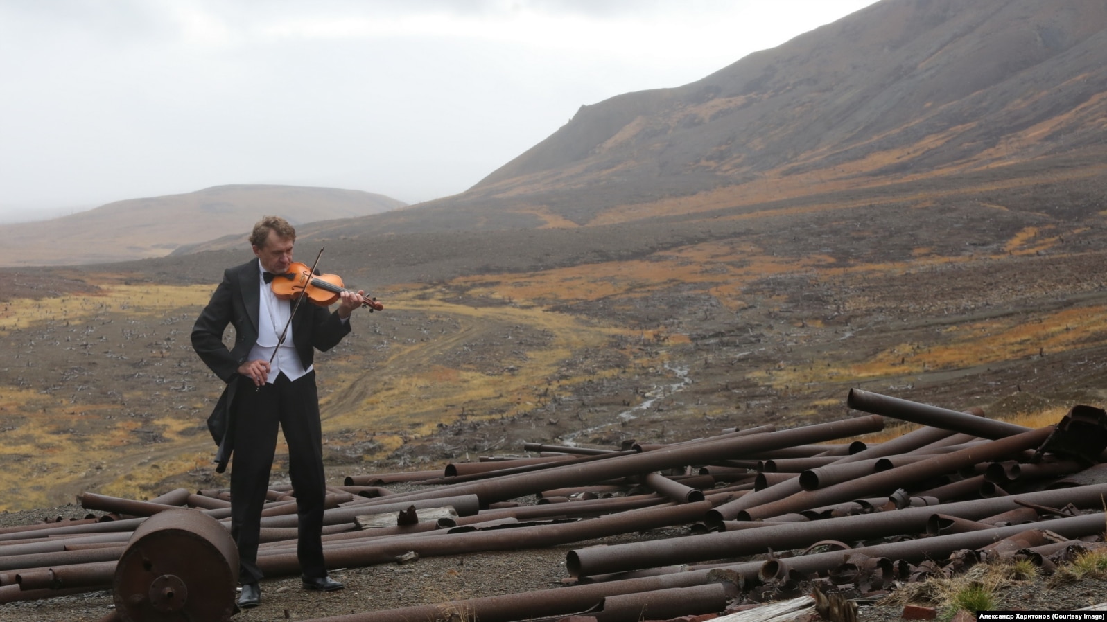 In 2016, a cultural performance dedicated to those who worked and died in the camps was staged. Here, a lone violinist, played by actor Sergei Nazimov, performs at the site of a camp where tuberculosis patients were taken to recover. Many of them died.